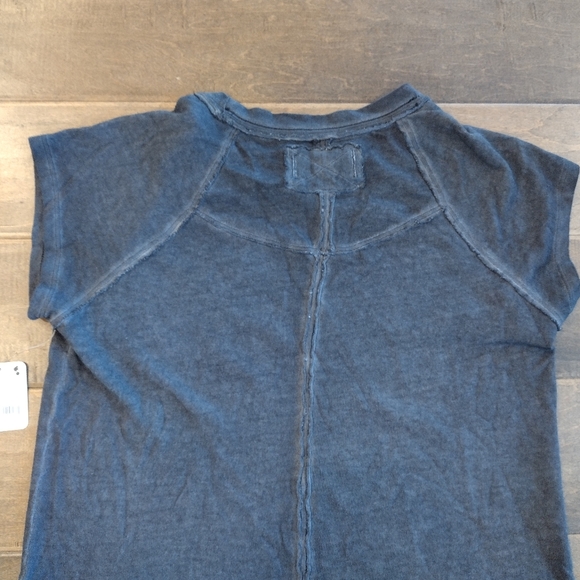 WE THE FREE PEOPLE Women's NWT short-sleeve distressed Gray Black T-shirt -S - Picture 9 of 11